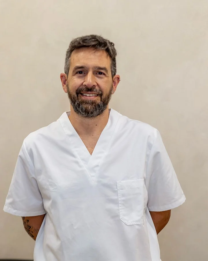 Retrato de Iván Nogales, osteópata