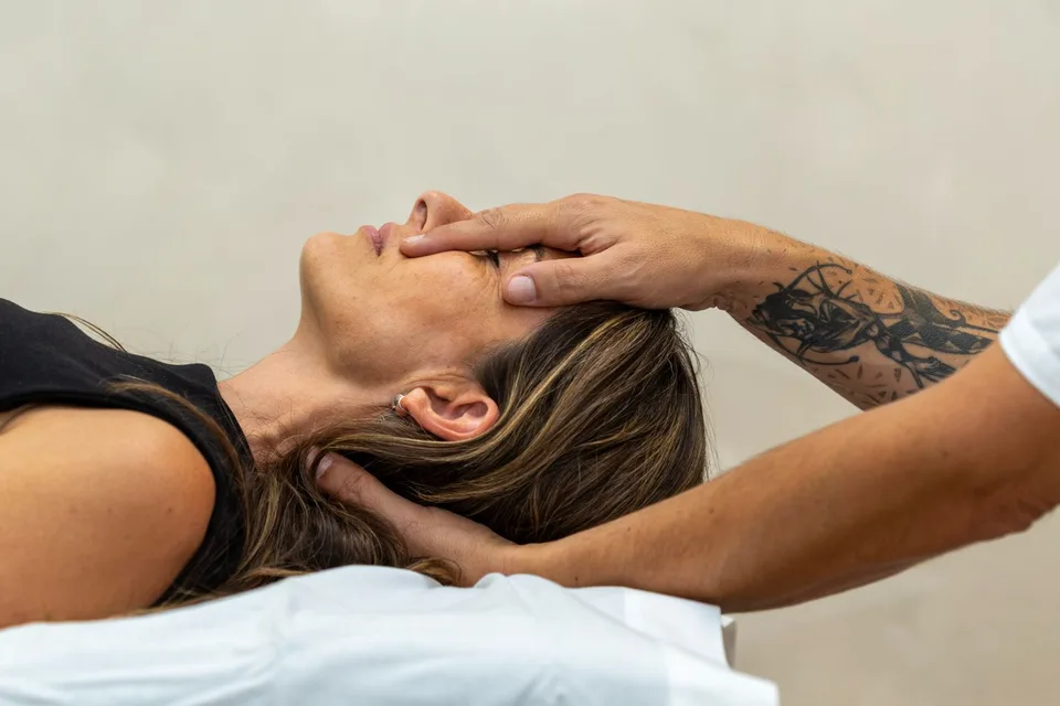 Tratamiento suave de osteopatía craneal